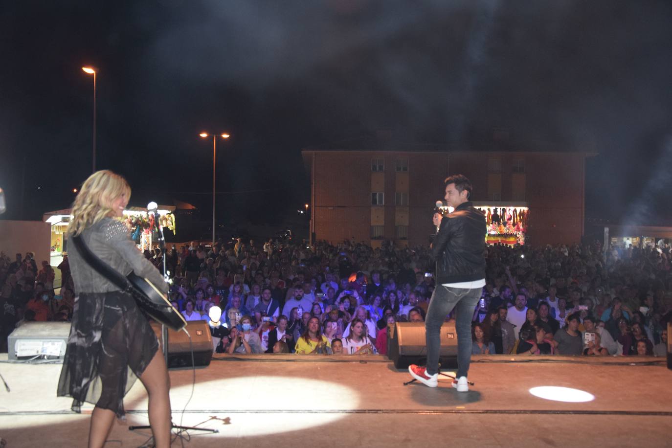 Fotos: David Civera encandila a su público en Santibáñez de la Peña