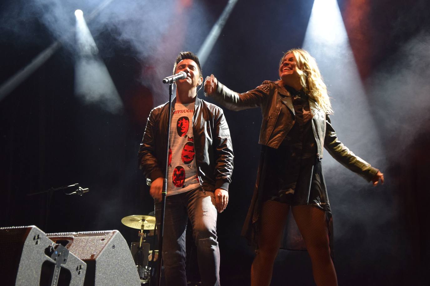 Fotos: David Civera encandila a su público en Santibáñez de la Peña