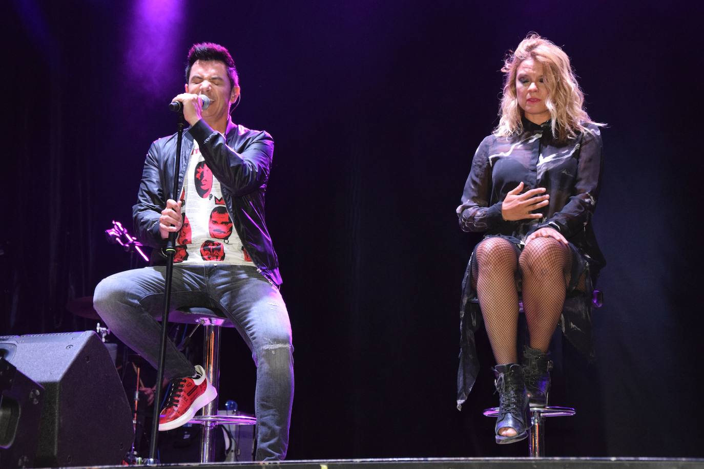 Fotos: David Civera encandila a su público en Santibáñez de la Peña