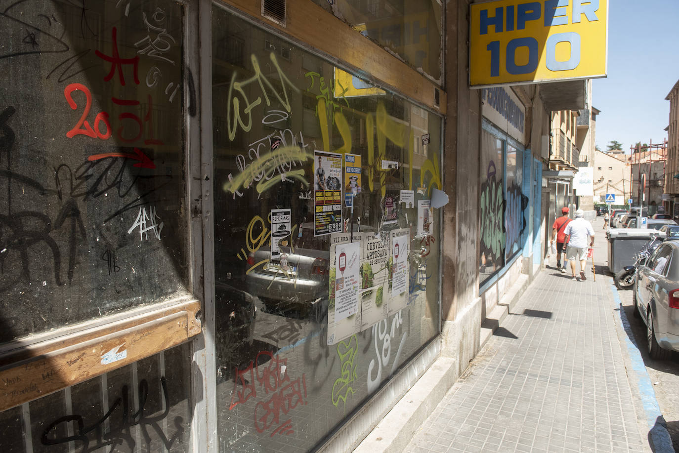 Varios locales vacíos y sin actividades en la calle Blanca de Silos.