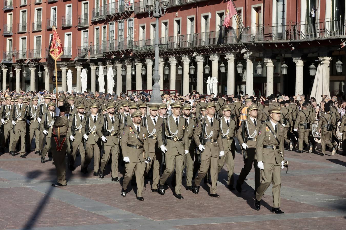 Fotos: Parada militar en honor a Santiago Apóstol en la Plaza Mayor de Valladolid