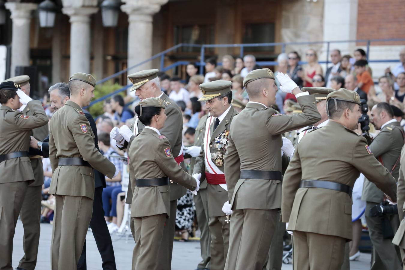 Fotos: Parada militar en honor a Santiago Apóstol en la Plaza Mayor de Valladolid