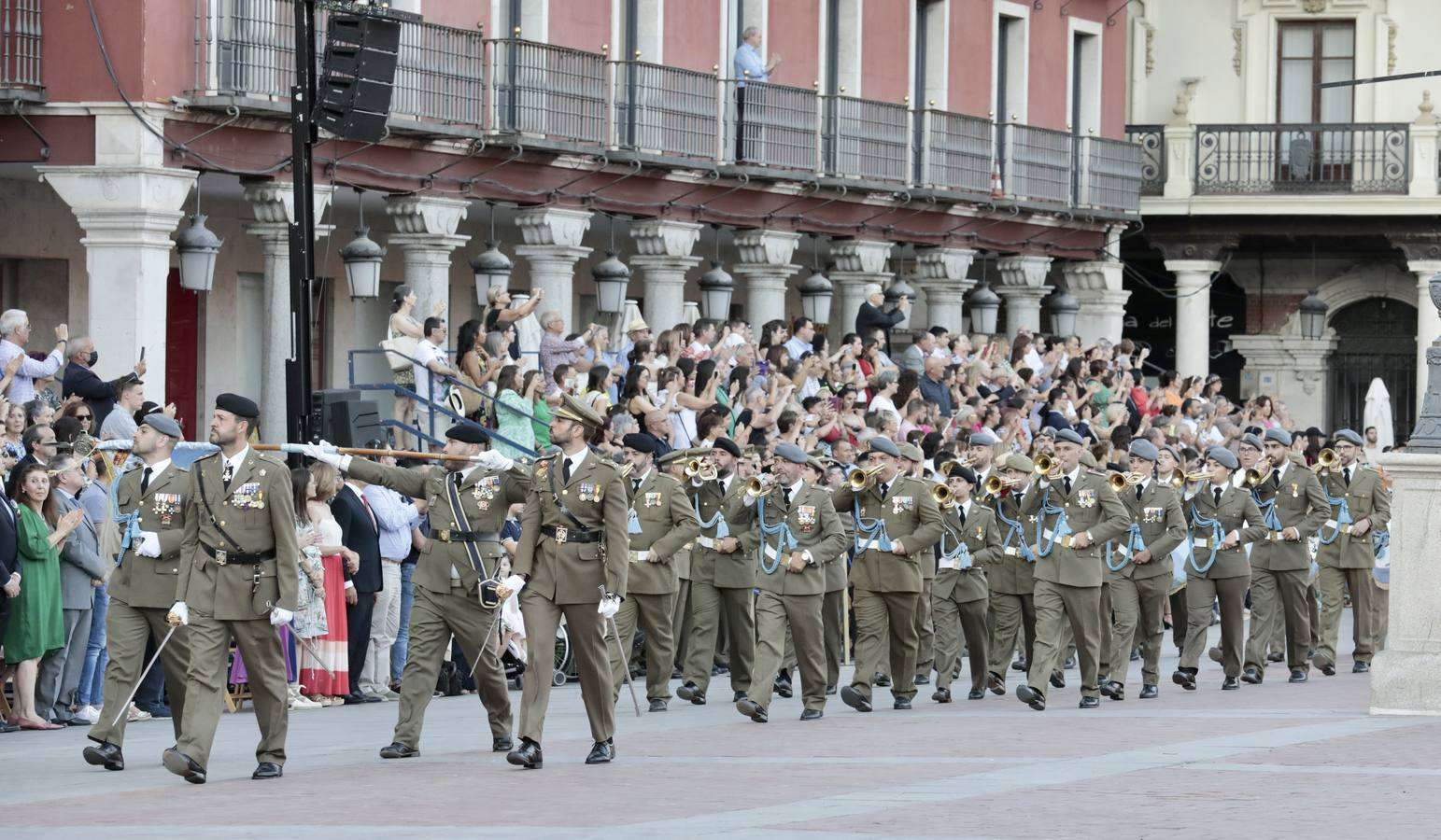 Fotos: Parada militar en honor a Santiago Apóstol en la Plaza Mayor de Valladolid