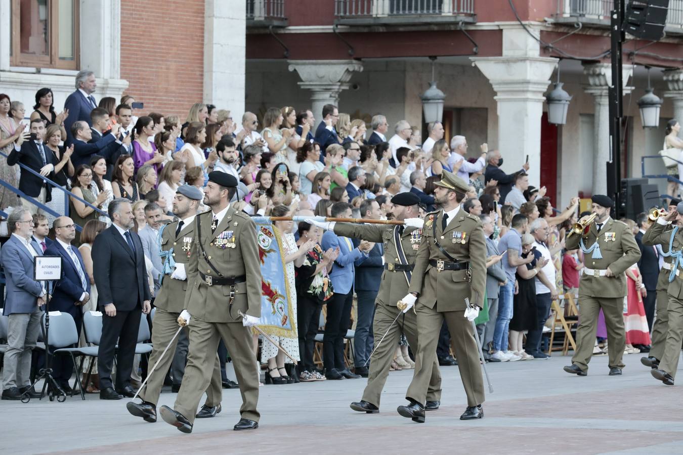 Fotos: Parada militar en honor a Santiago Apóstol en la Plaza Mayor de Valladolid