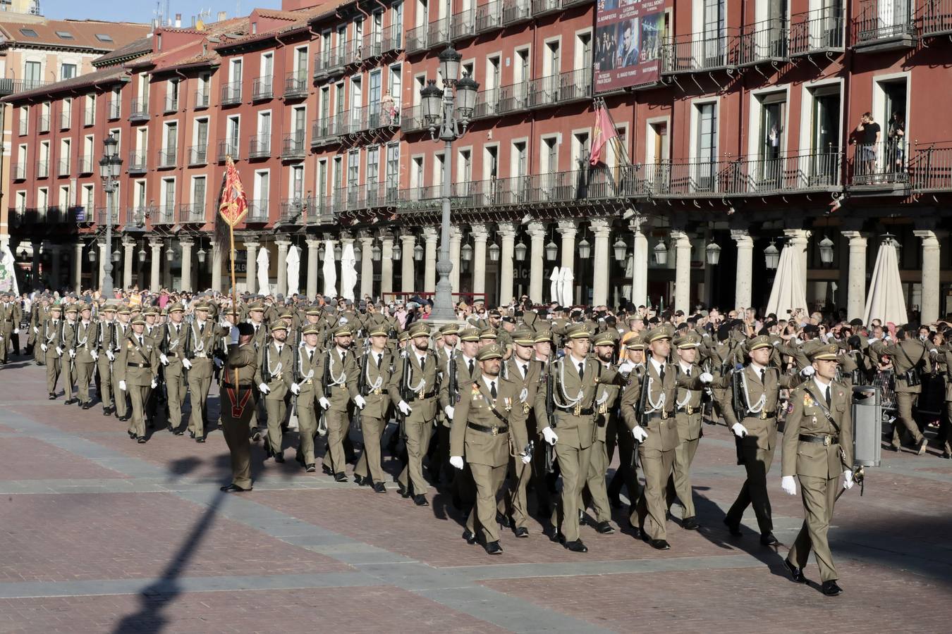 Fotos: Parada militar en honor a Santiago Apóstol en la Plaza Mayor de Valladolid