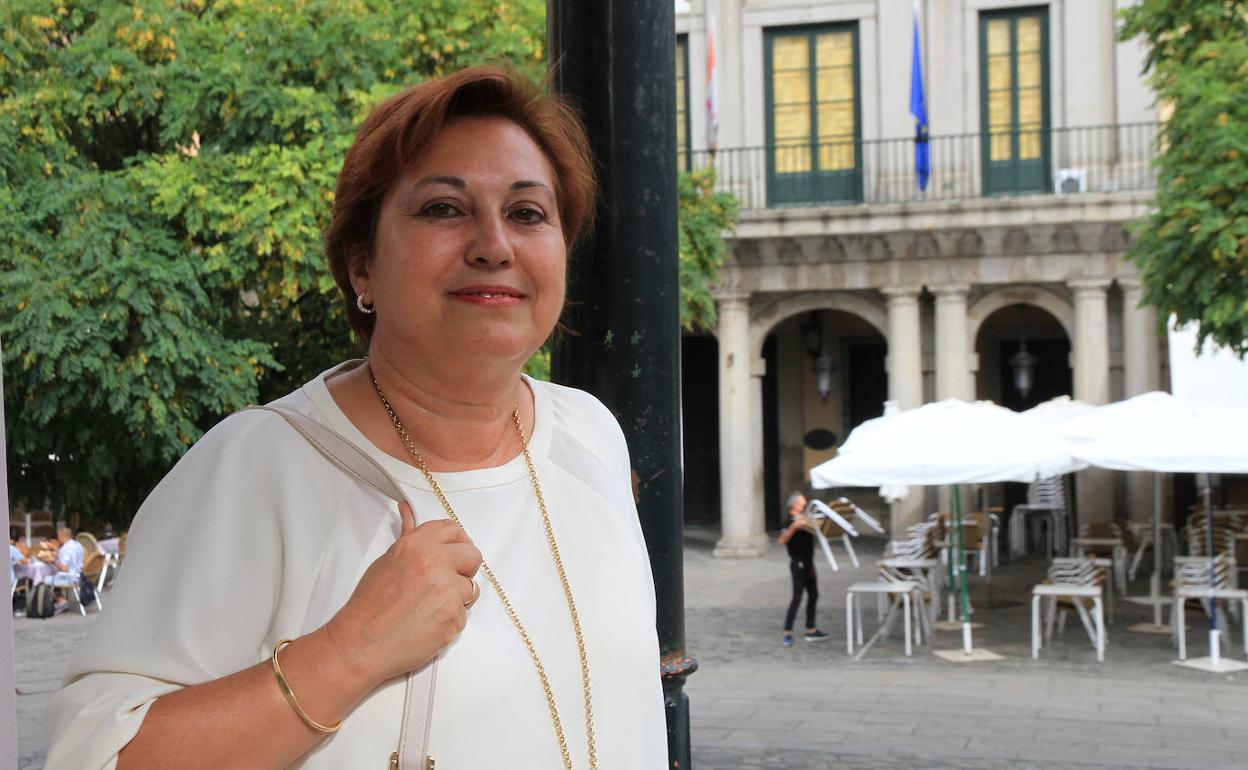 Fuencisla Yagüe, en la Plaza Mayor de Segovia, unos días después de tomar posesión. 