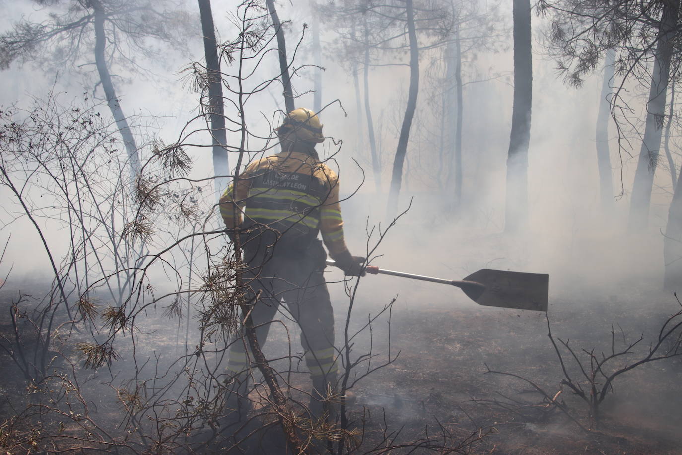 Imagen del incendio declarado en Cuéllar.
