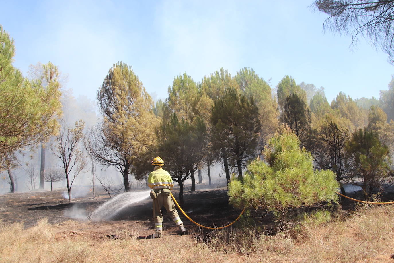 Imagen del incendio declarado en Cuéllar.