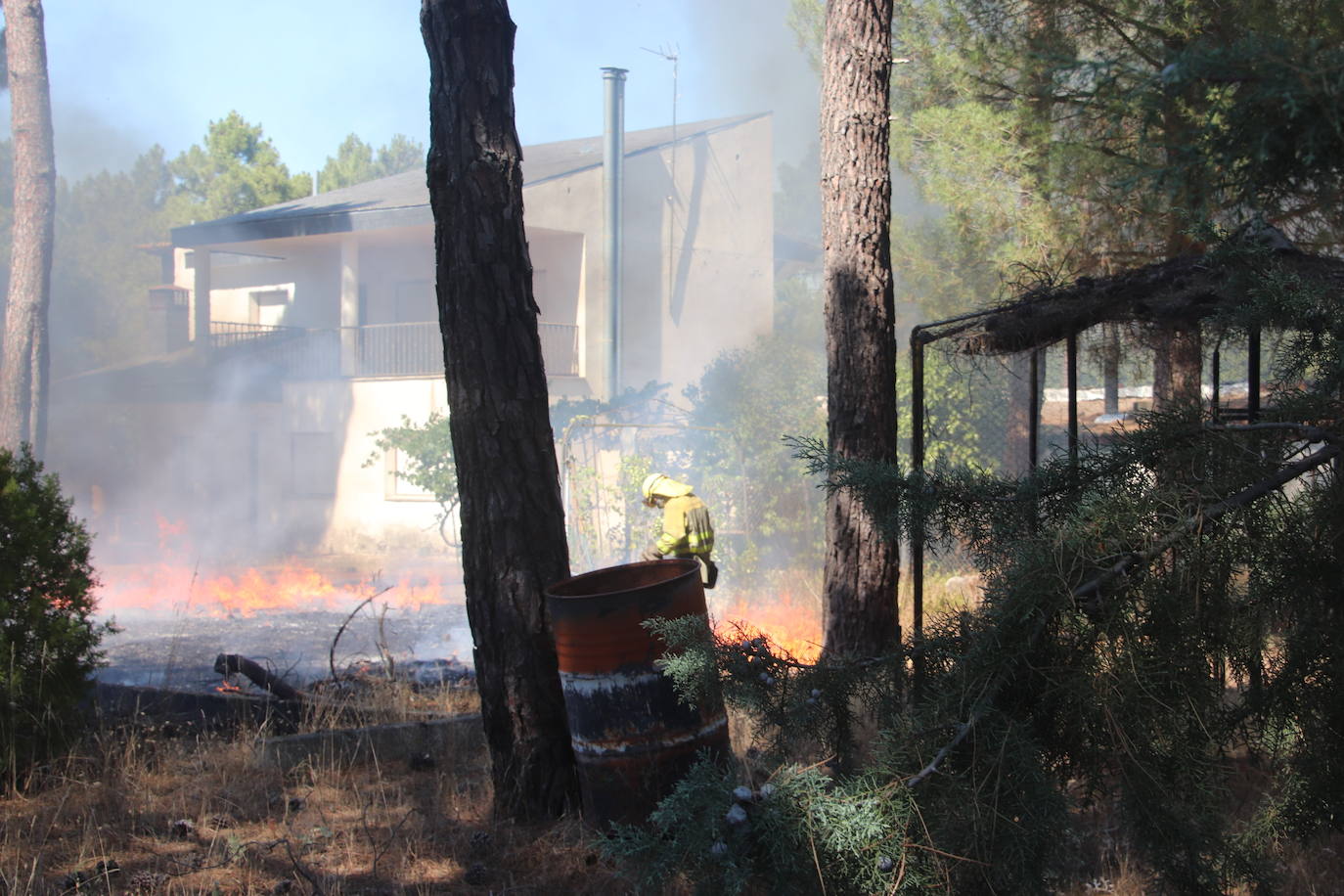 Imagen del incendio declarado en Cuéllar.