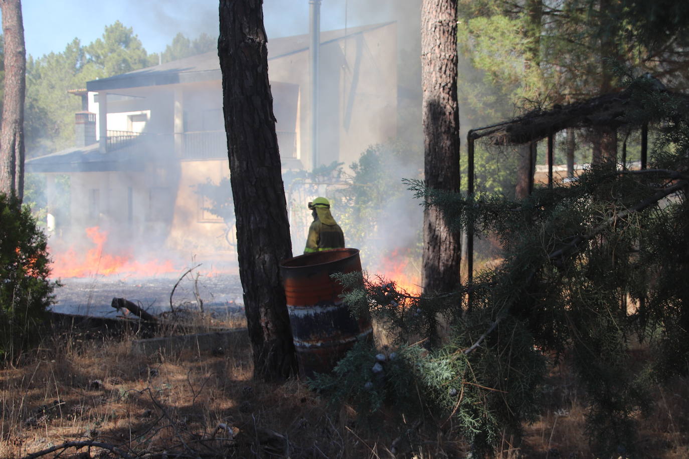 Imagen del incendio declarado en Cuéllar.