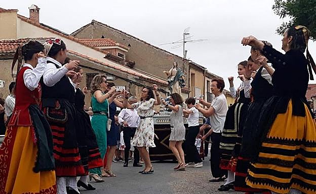Bailes tradicionales en honor a Nuestra Señora de la Asunción, patrona de Valseca. 