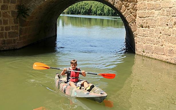 Las piraguas son uno de los atractivos del Verano Cultural de Torquemada. 