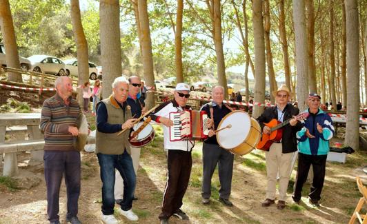 La charanga Los Mejores ameniza todas las fiestas. 