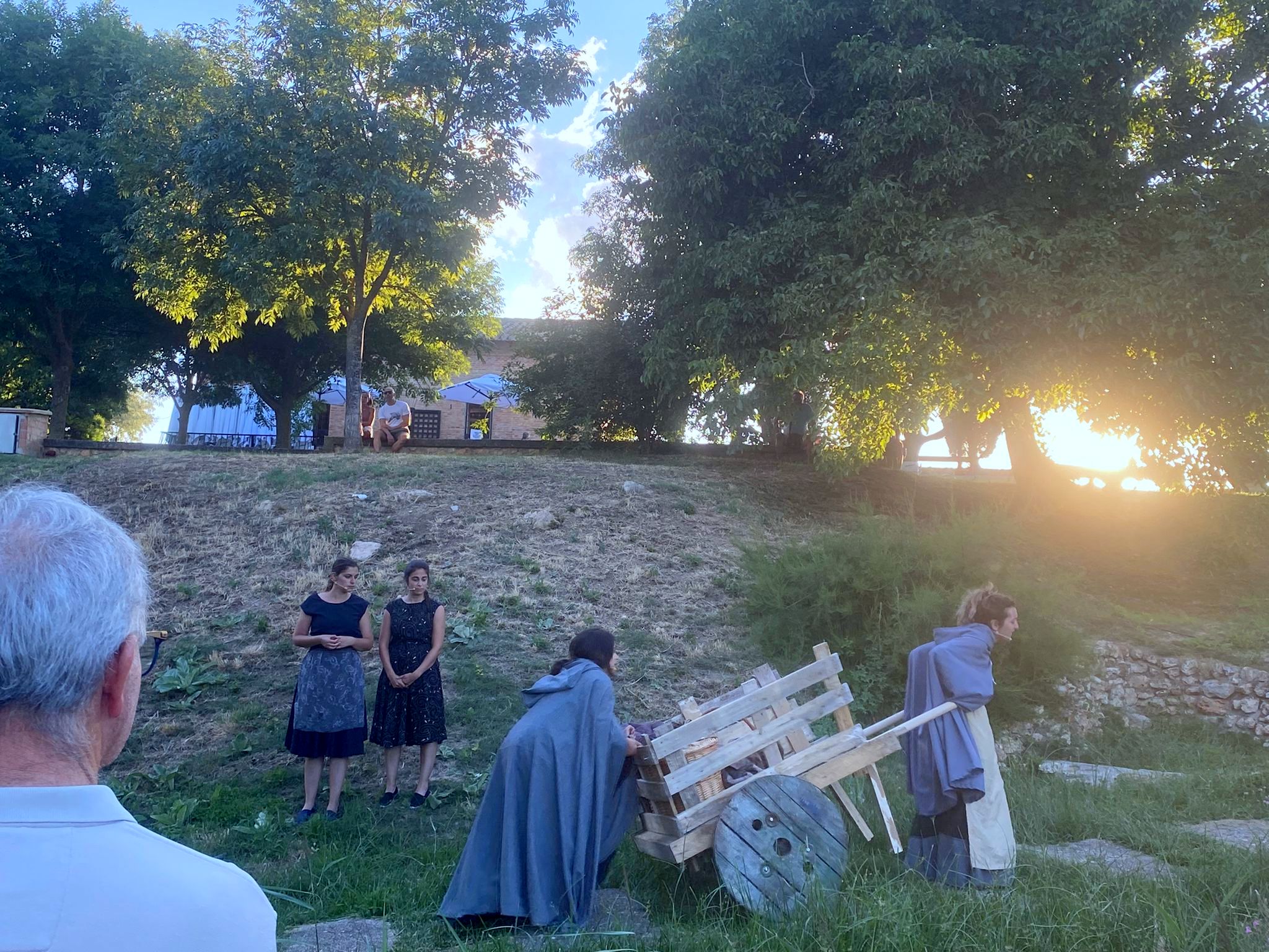 El Canal de Castilla fue el marco para la ruta teatralizada celebrada en Villamuriel de Cerrato