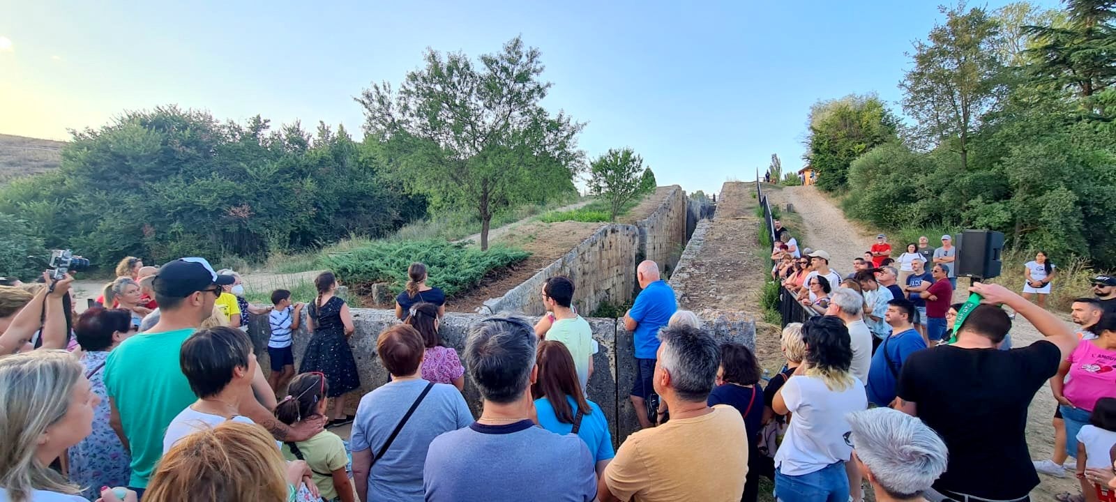 El Canal de Castilla fue el marco para la ruta teatralizada celebrada en Villamuriel de Cerrato