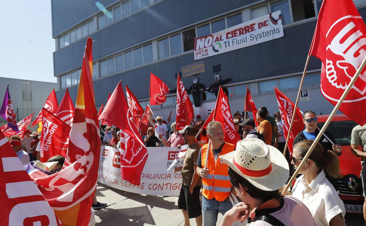 Palencia: La plantilla de TI Fluid Systems se resigna y pacta los traslados y las indemnizaciones