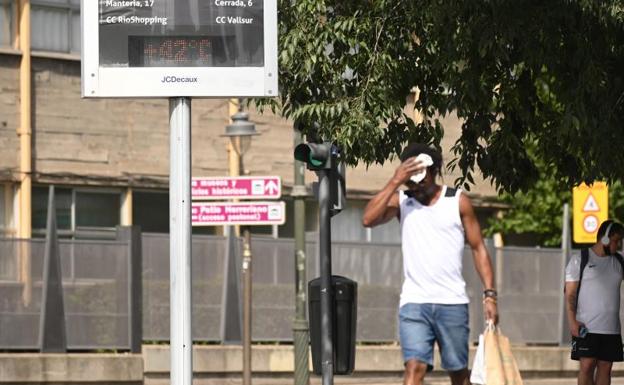 Un termómetro en Valladolid durante la anterior ola de calor. 