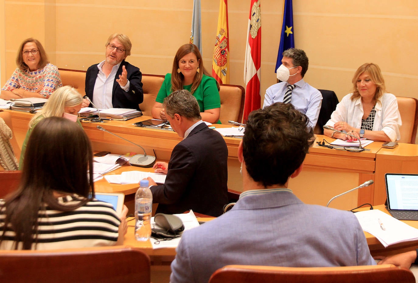 García Zamora, junto a la alcaldesa, rebate a una acusación del PP. 