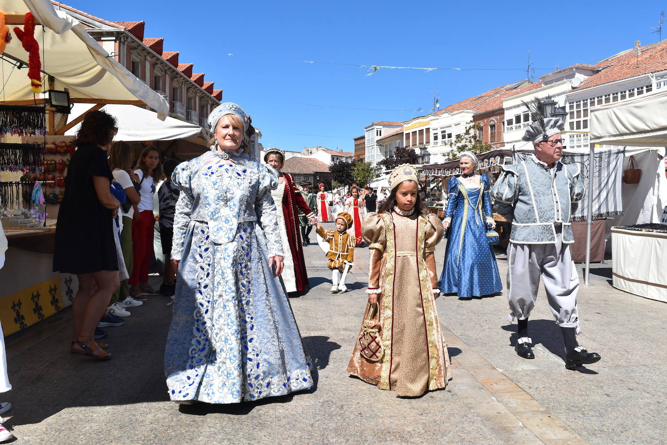 El 29 de julio de 1522 el monarca visitó la villa norteña y fue recibido por el Marqués de Aguilar y su esposa. 