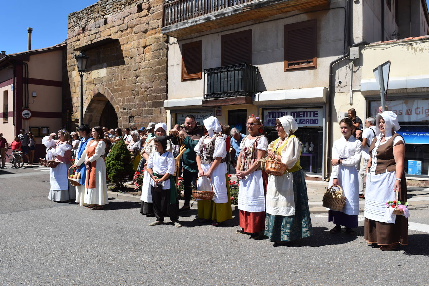 El 29 de julio de 1522 el monarca visitó la villa norteña y fue recibido por el Marqués de Aguilar y su esposa. 