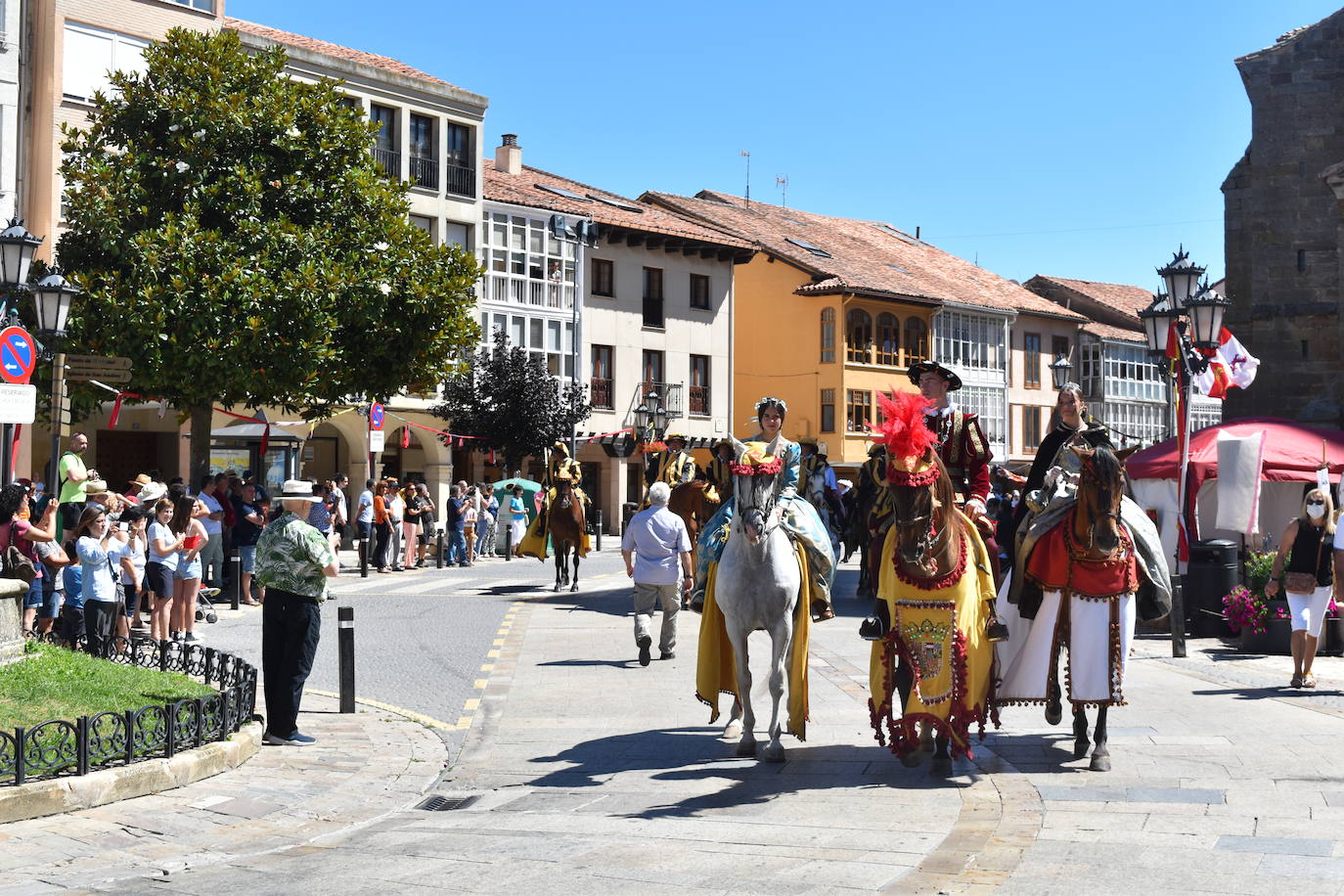 El 29 de julio de 1522 el monarca visitó la villa norteña y fue recibido por el Marqués de Aguilar y su esposa. 