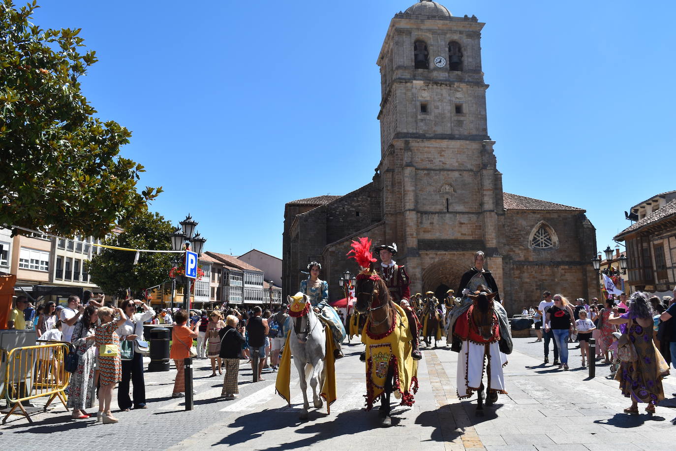 El 29 de julio de 1522 el monarca visitó la villa norteña y fue recibido por el Marqués de Aguilar y su esposa. 