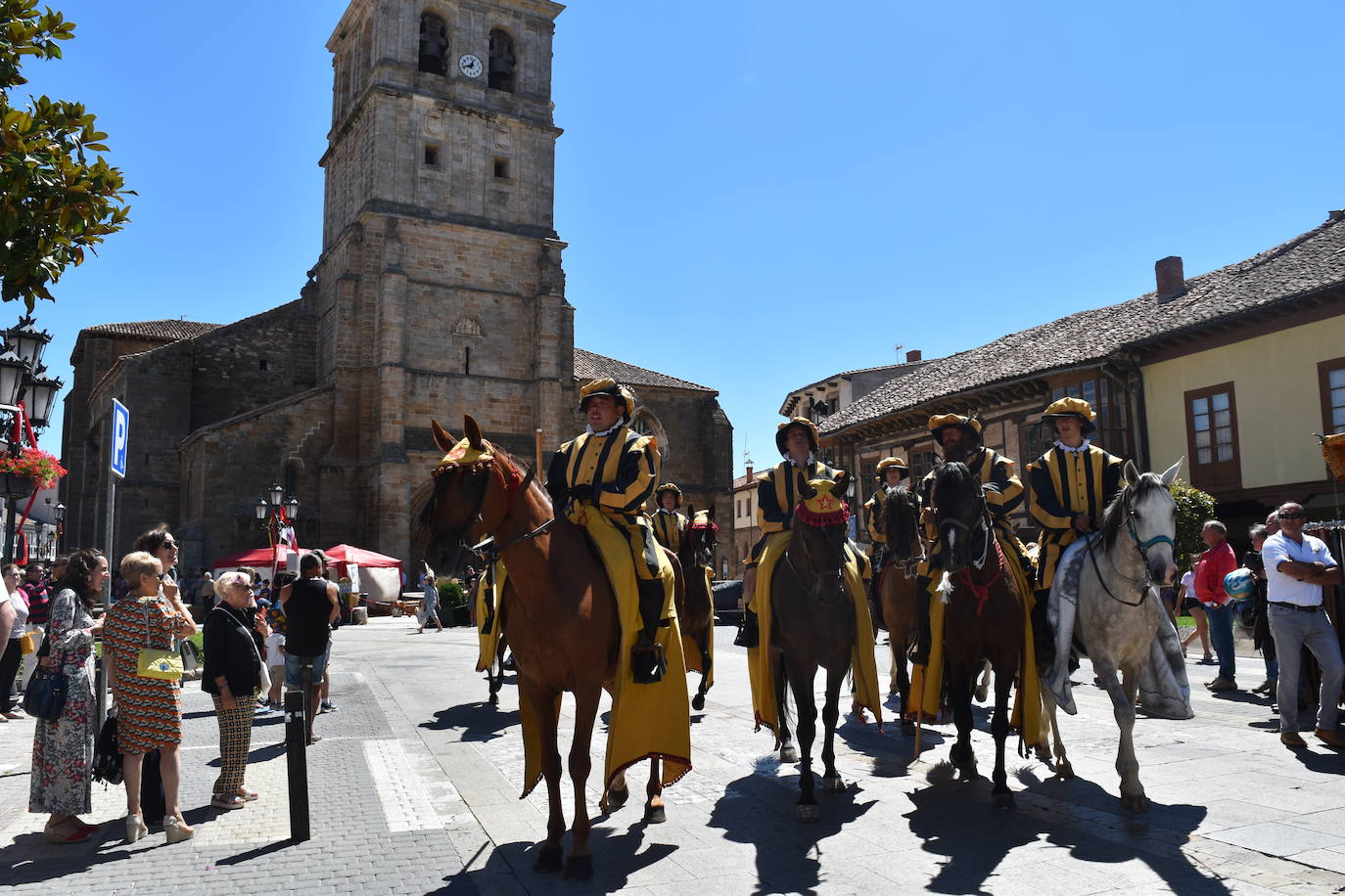 El 29 de julio de 1522 el monarca visitó la villa norteña y fue recibido por el Marqués de Aguilar y su esposa. 