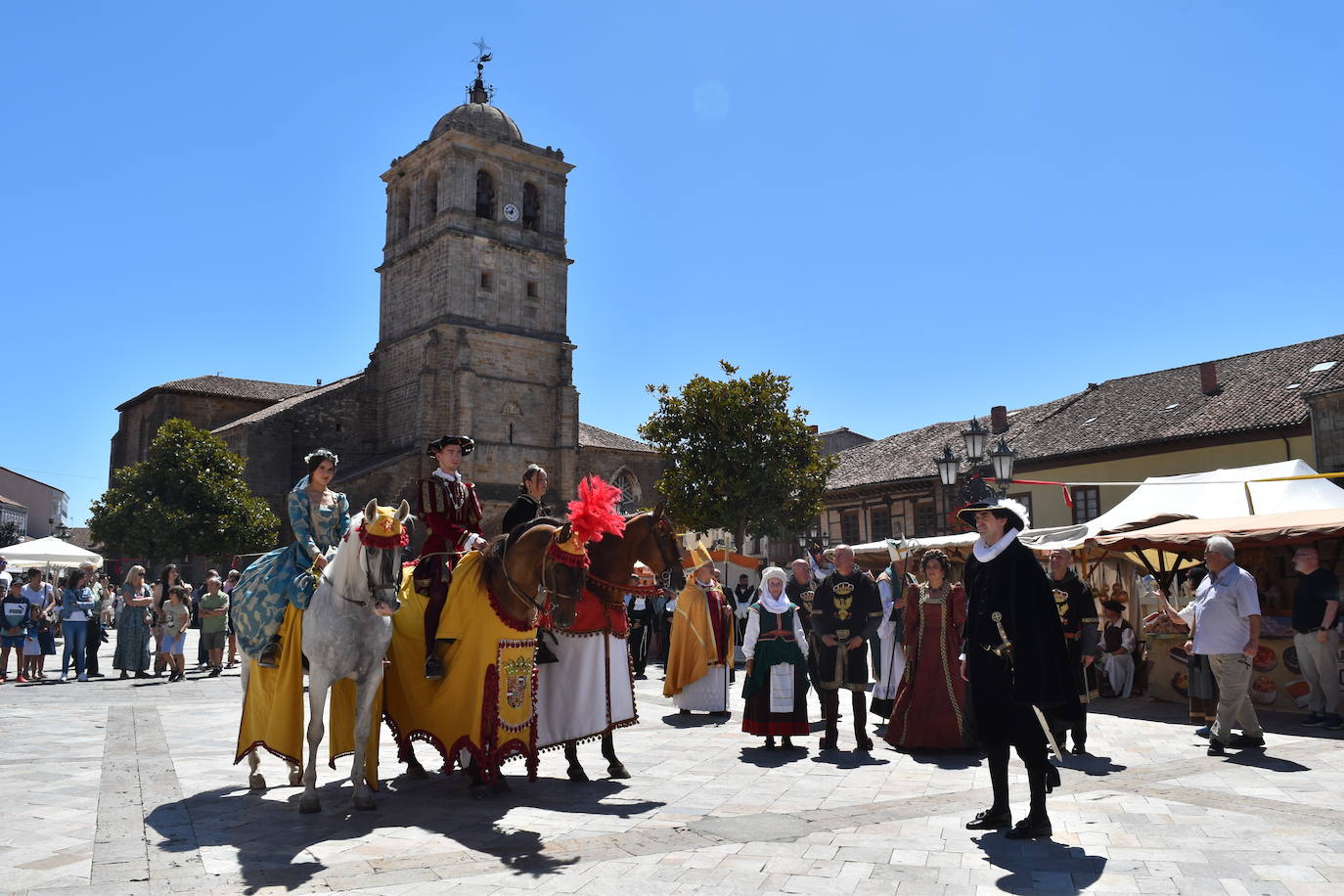 El 29 de julio de 1522 el monarca visitó la villa norteña y fue recibido por el Marqués de Aguilar y su esposa. 