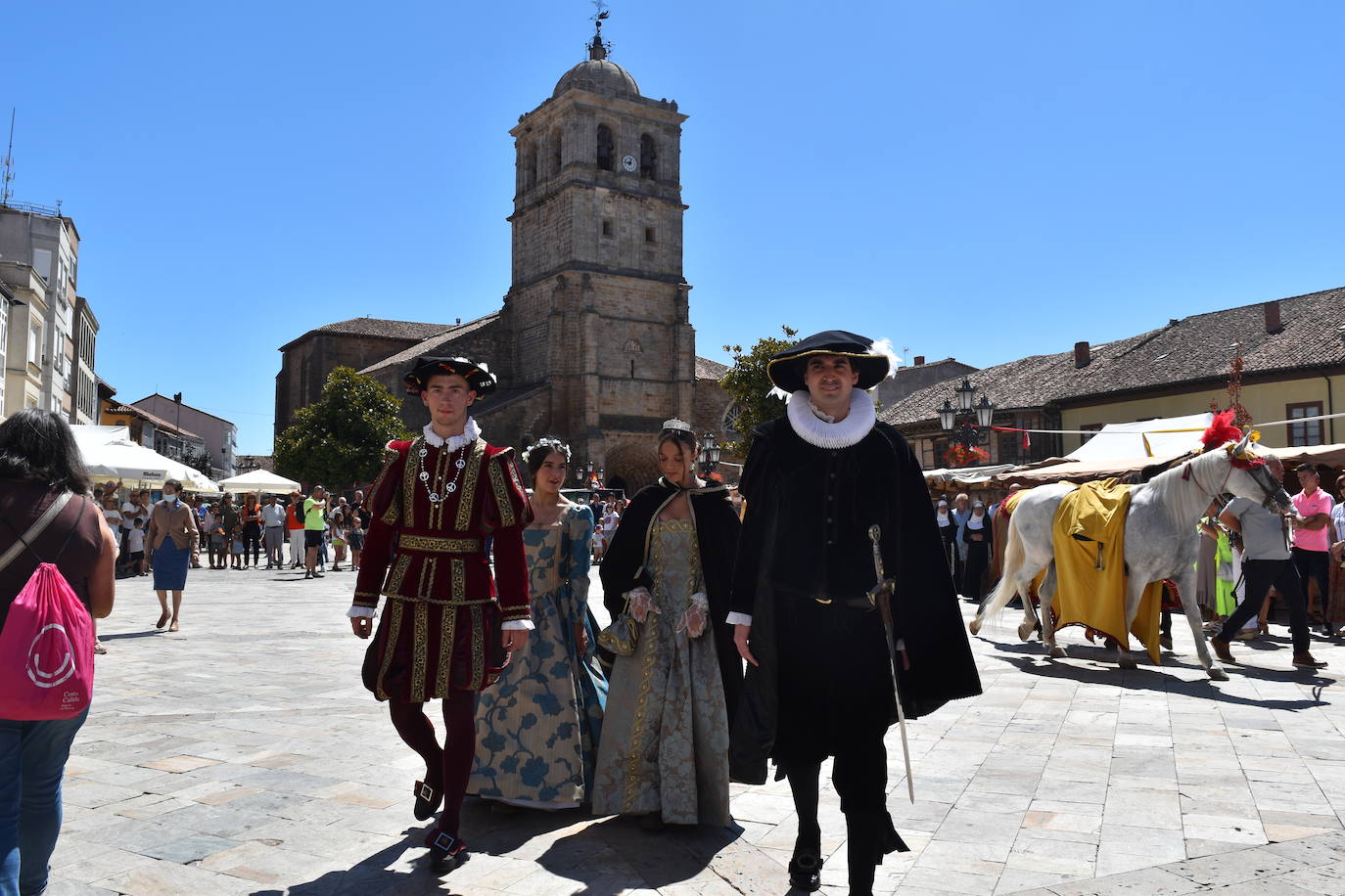 El 29 de julio de 1522 el monarca visitó la villa norteña y fue recibido por el Marqués de Aguilar y su esposa. 