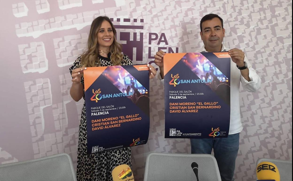La concejal de Cultura y Fiestas, Laura Lombraña y David Blanco, delegado de la cadena Ser Palencia, en la presentación.