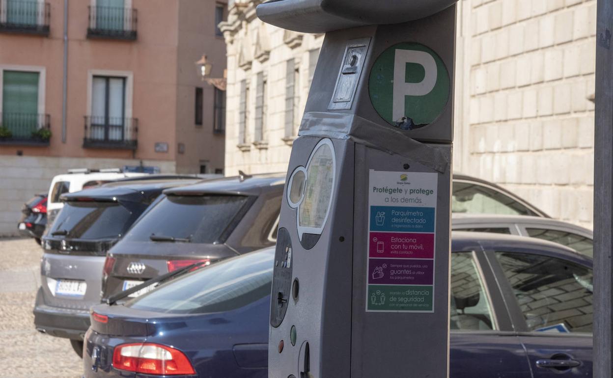 Parquímetro en la plaza de San Esteban, zona afectada por la futura supresión de estacionamientos. 