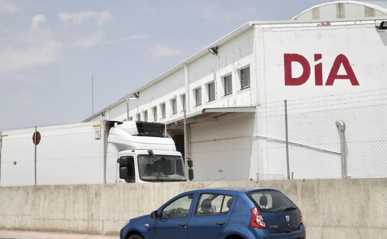 Luz verde para la venta de los supermercados Dia a Alcampo