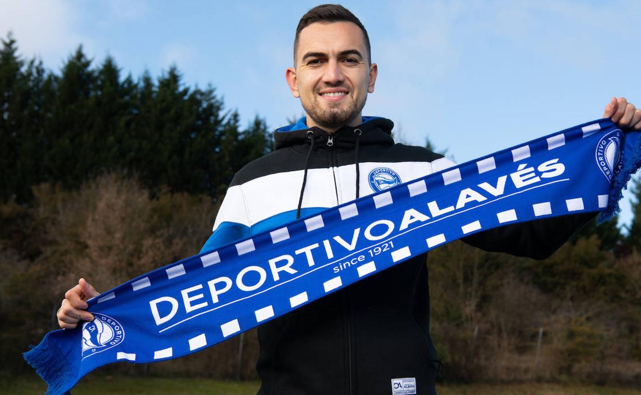 Gonzalo Escalante, en su presentación con el Alavés. 