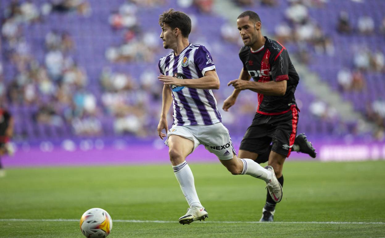 Una acción del Valladolid-Rayo del último Trofeo Ciudad de Valladolid 