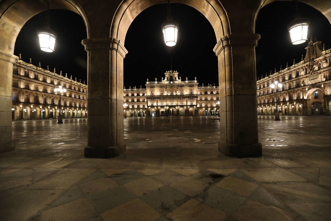 ;La Plaza Mayor de Salamanca, iluminada. 