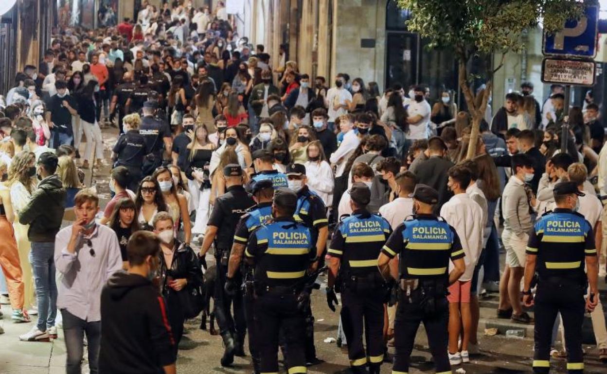 Noche de fiesta en Salamanca, en la calle Varillas.