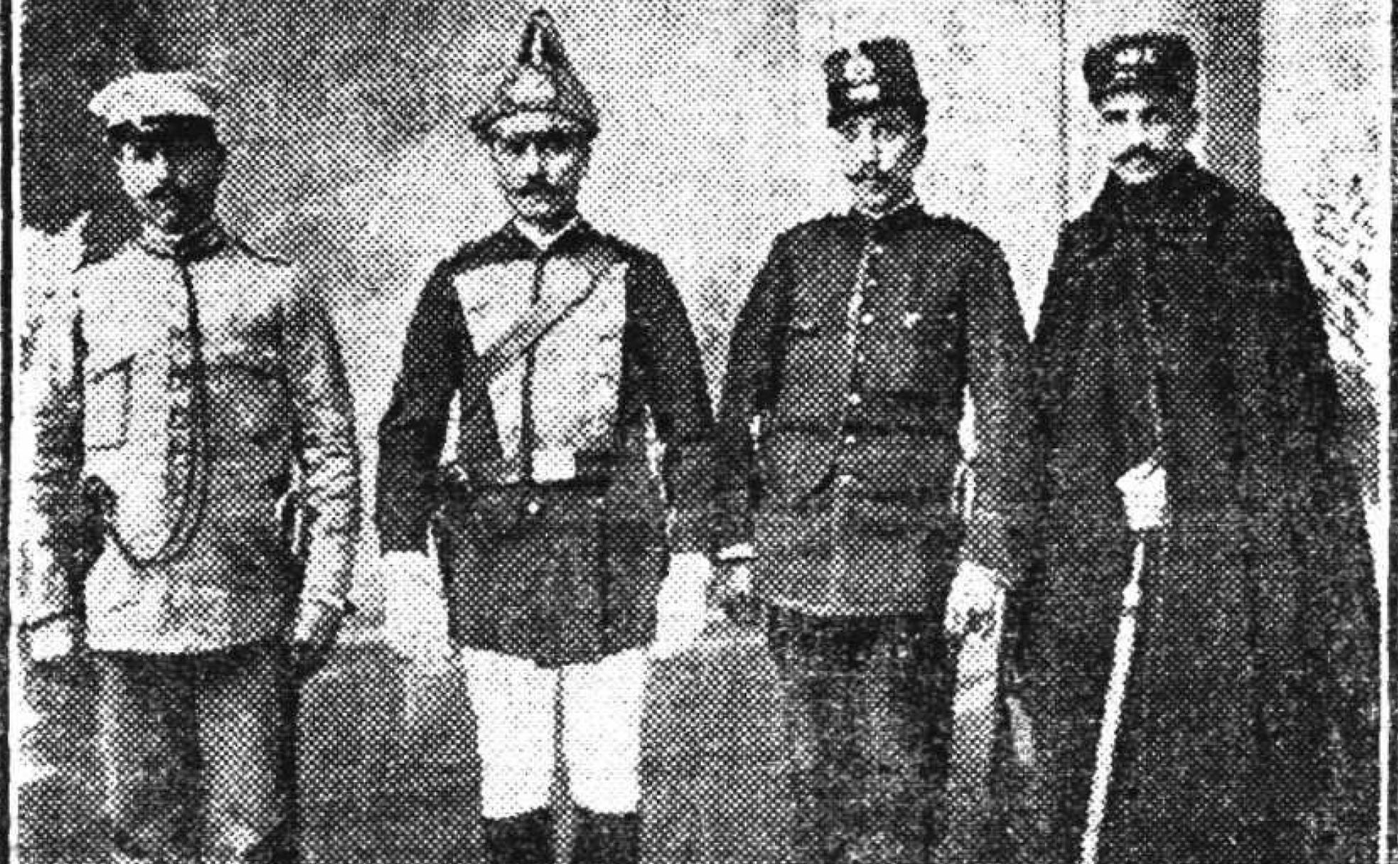 Uniformes de diferentes servicios de la guardia municipal en 1912. 