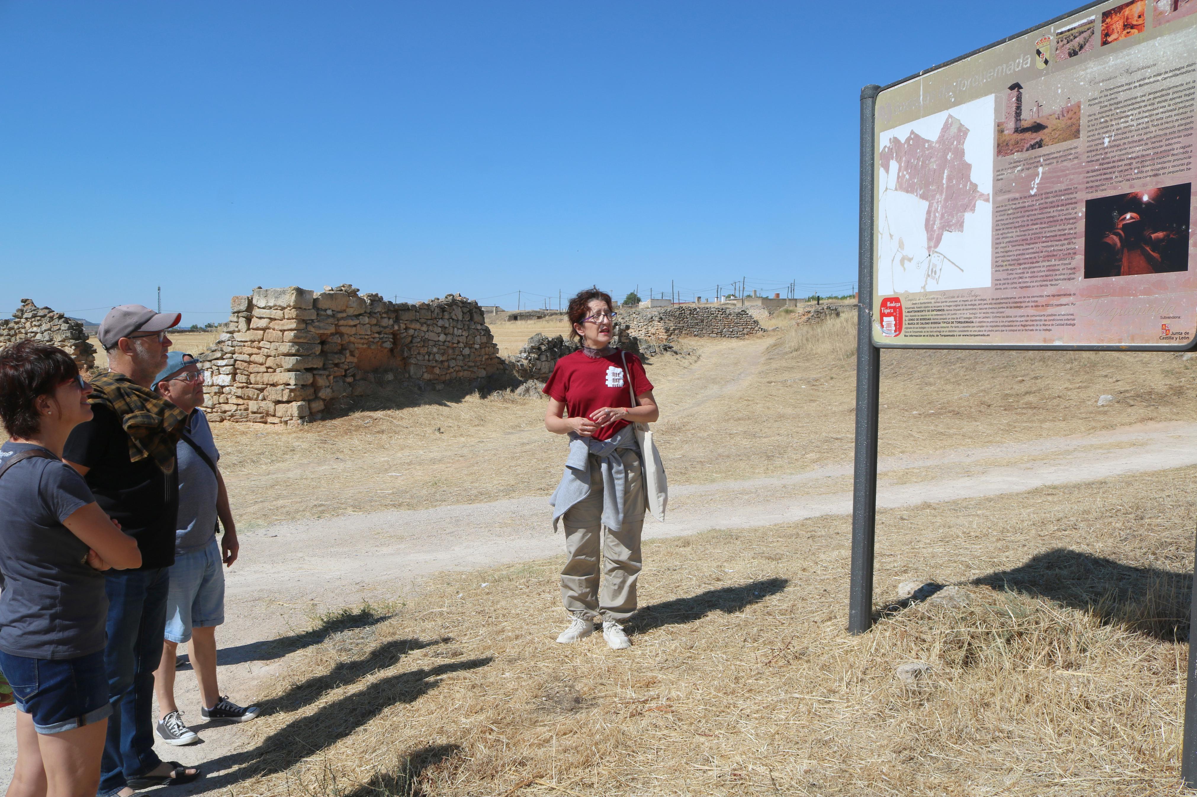 El Barrio de Bodegas de Torquemada es un reclamo turístico en la localidad