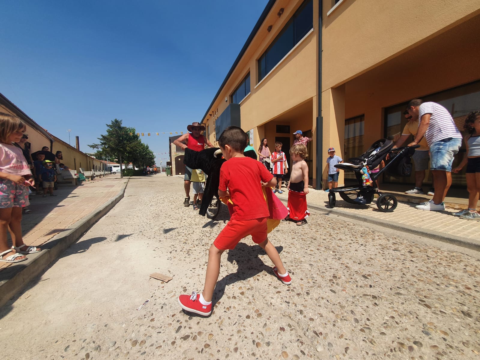 Fotos: Doñinosde Salamanca disfruta de sus fiestas pese al calor