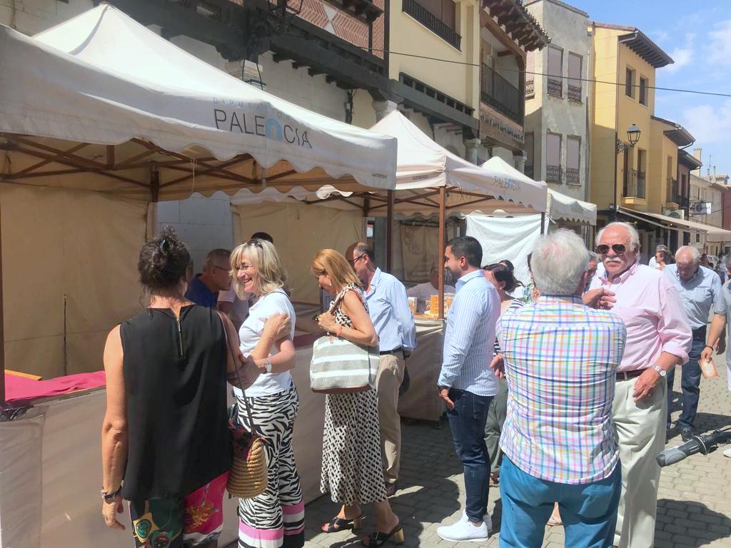 Numerosos cerrateños acudieron a la capital del Cerrato para disfrutar de una animada Feria