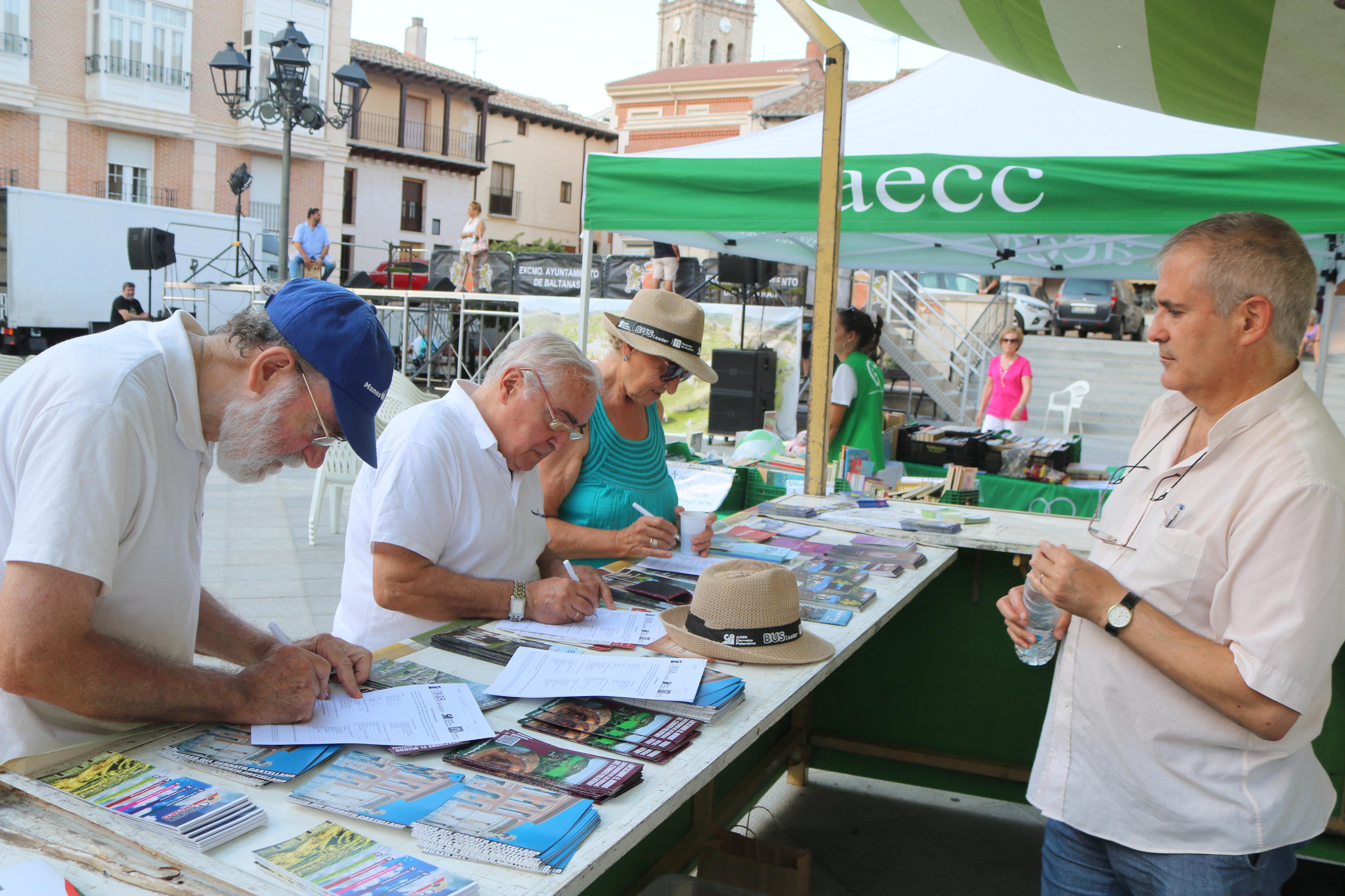 Numerosos cerrateños acudieron a la capital del Cerrato para disfrutar de una animada Feria