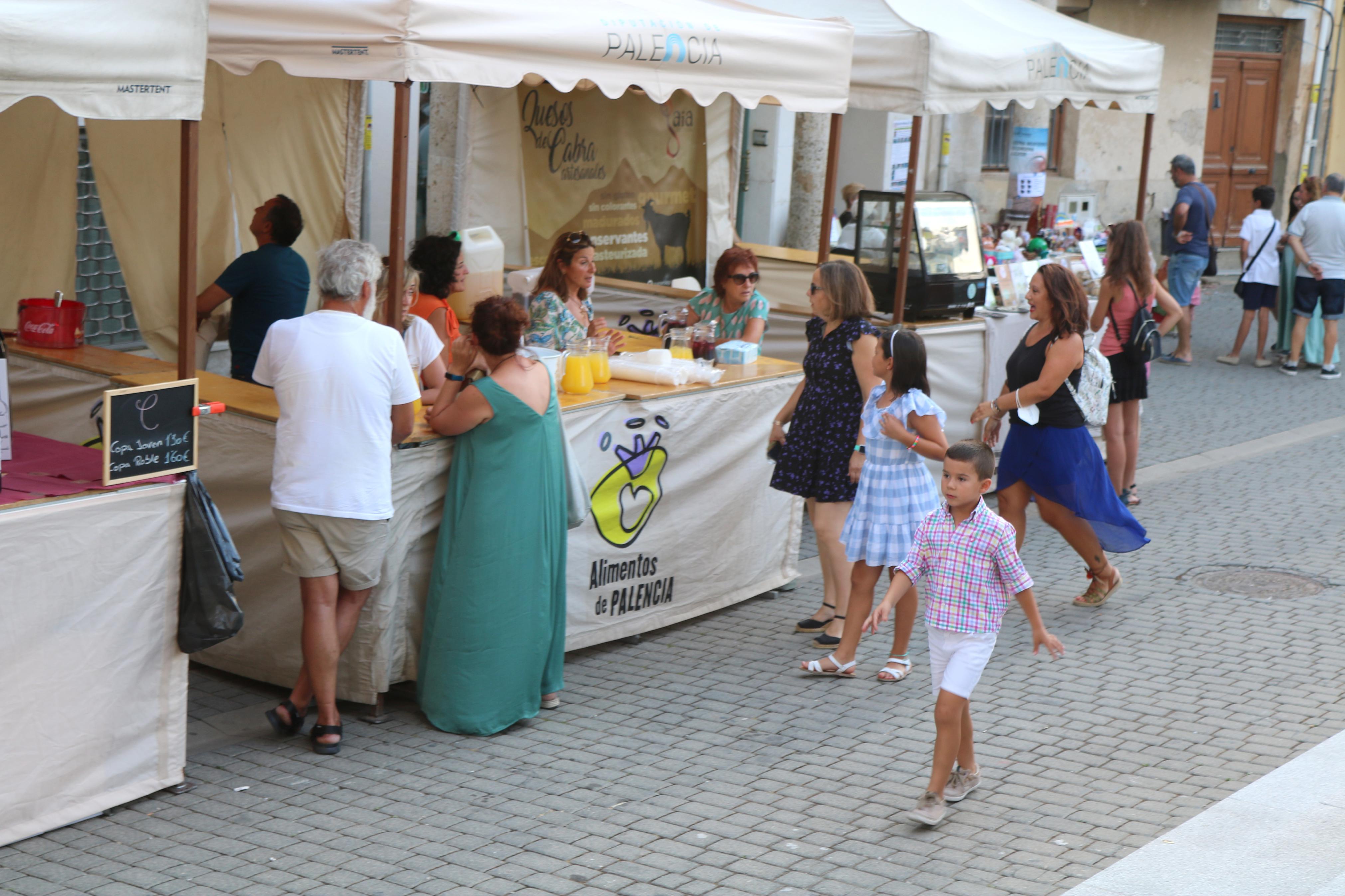 Numerosos cerrateños acudieron a la capital del Cerrato para disfrutar de una animada Feria