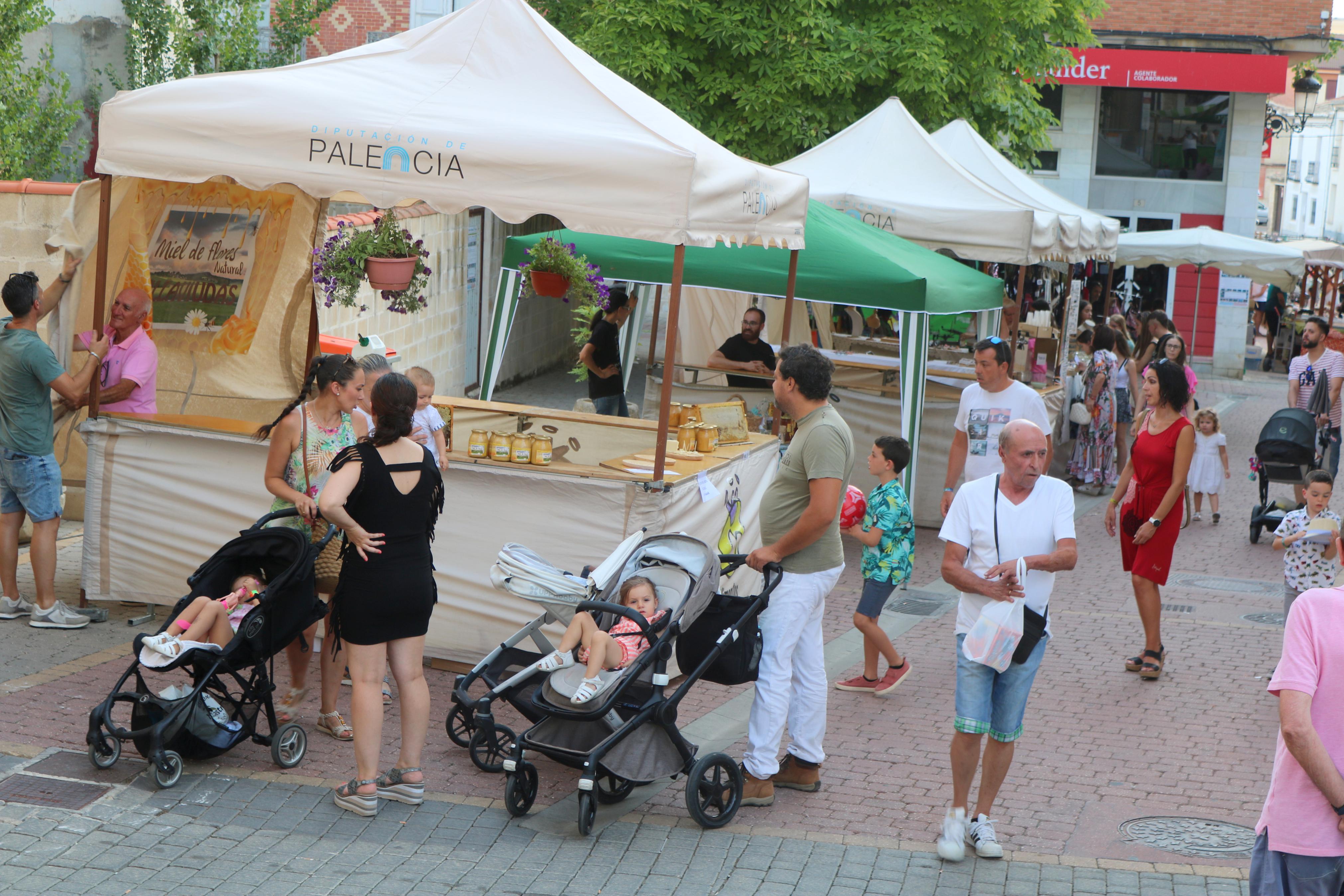 Numerosos cerrateños acudieron a la capital del Cerrato para disfrutar de una animada Feria