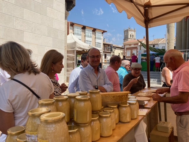 Numerosos cerrateños acudieron a la capital del Cerrato para disfrutar de una animada Feria