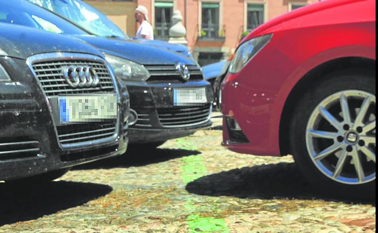 Marca vial de una zona verde de aparcamiento en Segovia. 