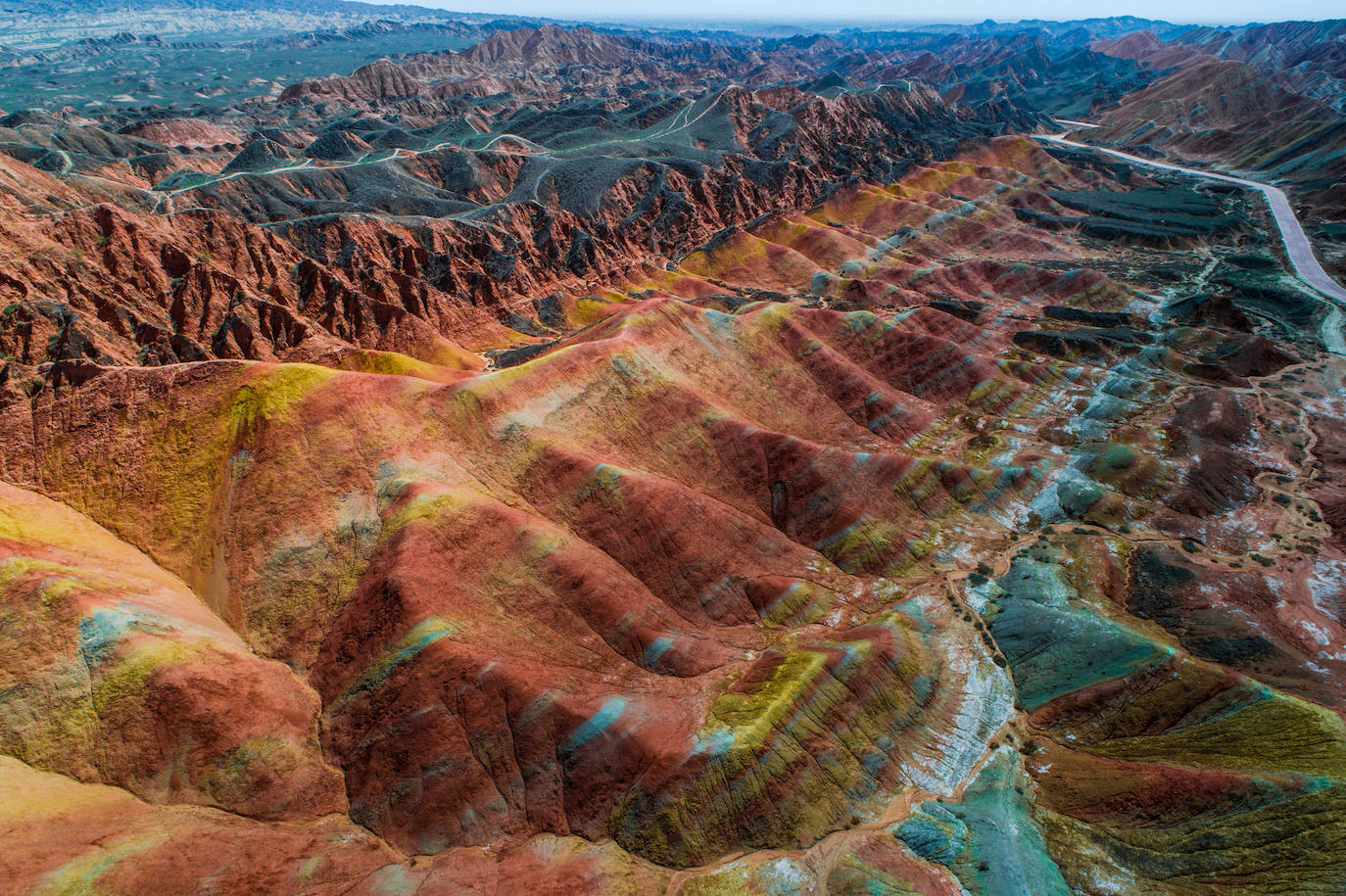 PARQUE GEOLÓGICO NACIONAL ZHANGYE DANXIA (CHINA) | Conocido por sus montañas de colores, fue votado por los medios de comunicación chinos como una de las más bellas formaciones geológicas del relieve en China. Declarado Patrimonio de la Humanidad en 2010, este parque nacional se encuentra en los condados Sunan y Linze de la ciudad-prefectura de Zhangye, en la Provincia de Gansu, al noroeste de la República Popular China.