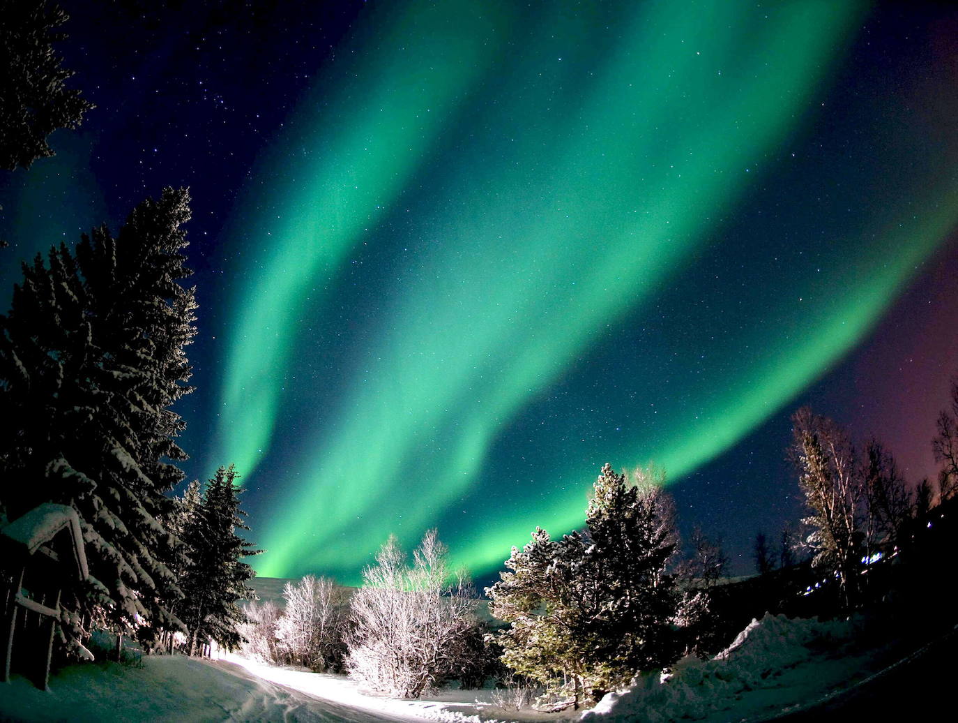 AURORAS BOREALES EN GROTFJORD (NORUEGA) | En época de auroras boreales, Grotfjord se llena de turistas. Y es que, este gran espectáculo es el rey indiscutible de la noche noruega y del invierno.