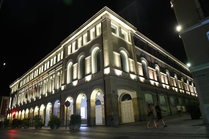 El Teatro Calderón, antes de apagarse su iluminación.