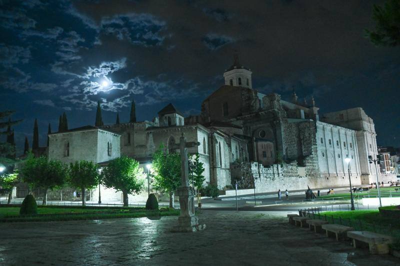 La Catedral de Valladolid, con la iluminación apagada.