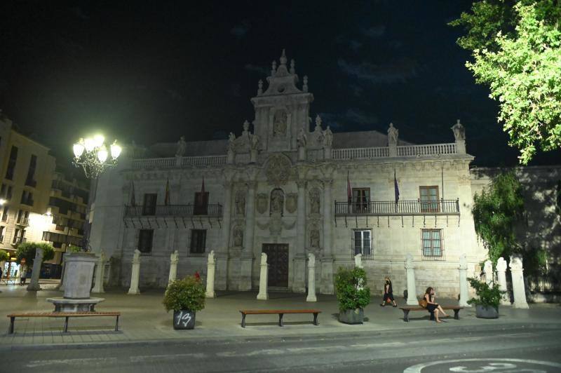La Plaza de la Universidad de Valladolid, después de las 22:00 horas de este martes..